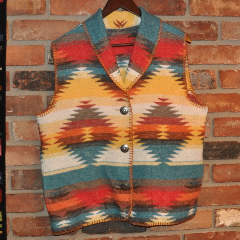 Southwestern Blanket Fleece VEST Sleeveless Coat Metal Etched Buttons L